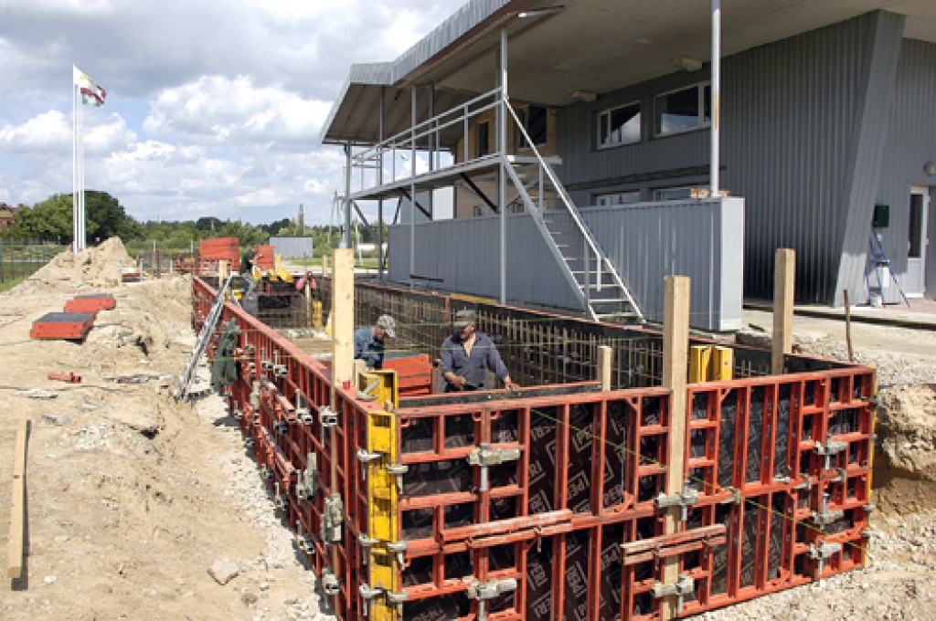 SIA «Iecavnieks» šogad plāno pieņemt 60 000 tonnu graudu un rapšu. Tālab noderēs jaunie svari, kas iegādāti un šonedēļ uzņēmumā uzstādīti.
Autors: Ivars Bogdanovs