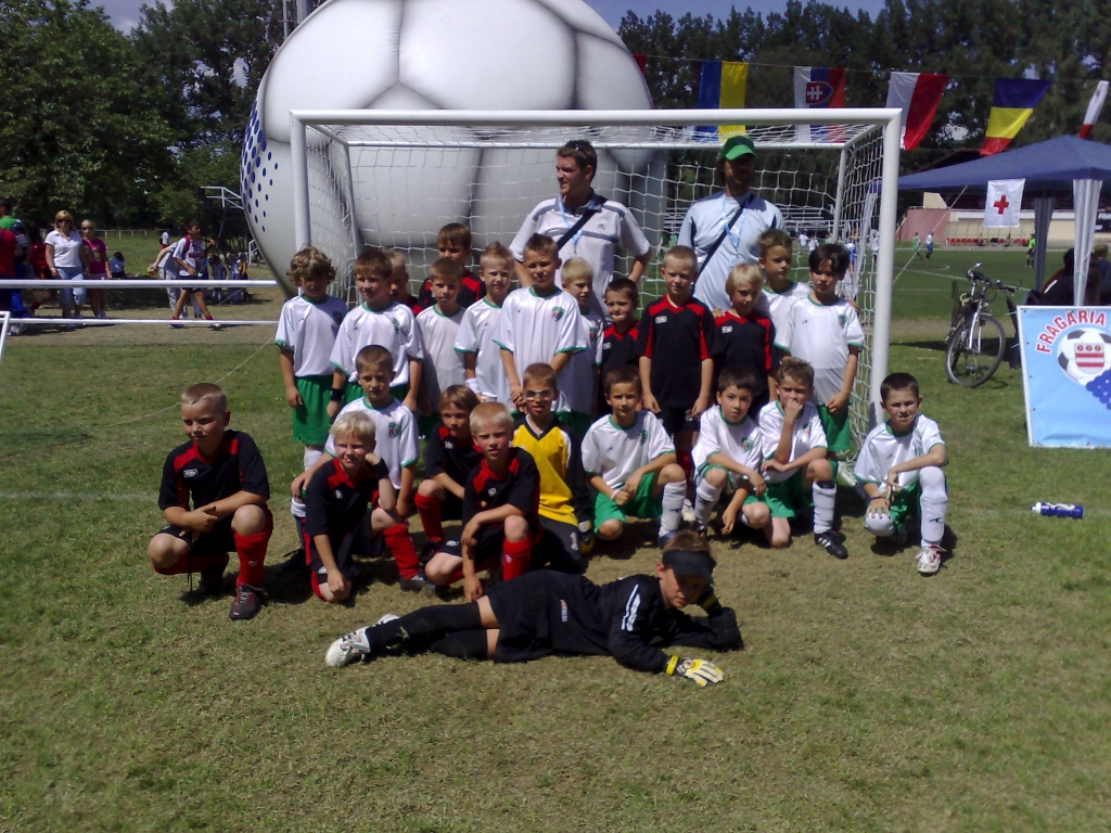 Šogad Slovākijā septīto reizi notika futbola turnīrs «Fragaria Cup». Otro reizi šajā turnīrā piedalījās JFK «Bauska» futbolisti. Pagājušajā gadā piedalījās viena komanda, šogad divas  – 1999. un 2000. gadā dzimušie. 
Autors: No albuma.
