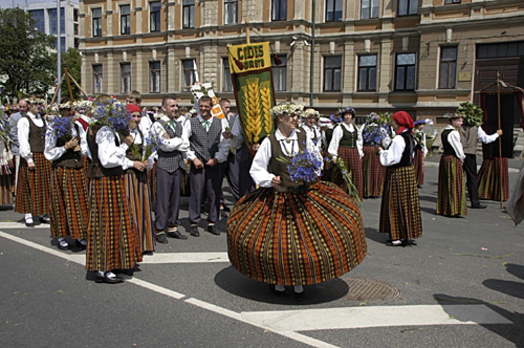 Codes pagasta dejotāji svētku gājienā Rīgā 6.jūlijā.
Autors: Ivars Bogdanovs