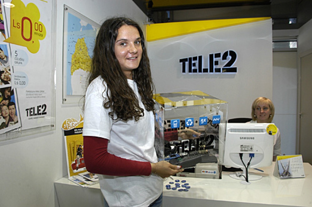 Akcijas pārstāvji Bauskā bija ieradušies 4. jūlijā plkst. 10.30. Jau līdz pulksten vienpadsmitiem bija saziedoti 11 telefoni, lielākā daļa atnesta iepriekšējās dienās.
Autors: Ivars Bogdanovs