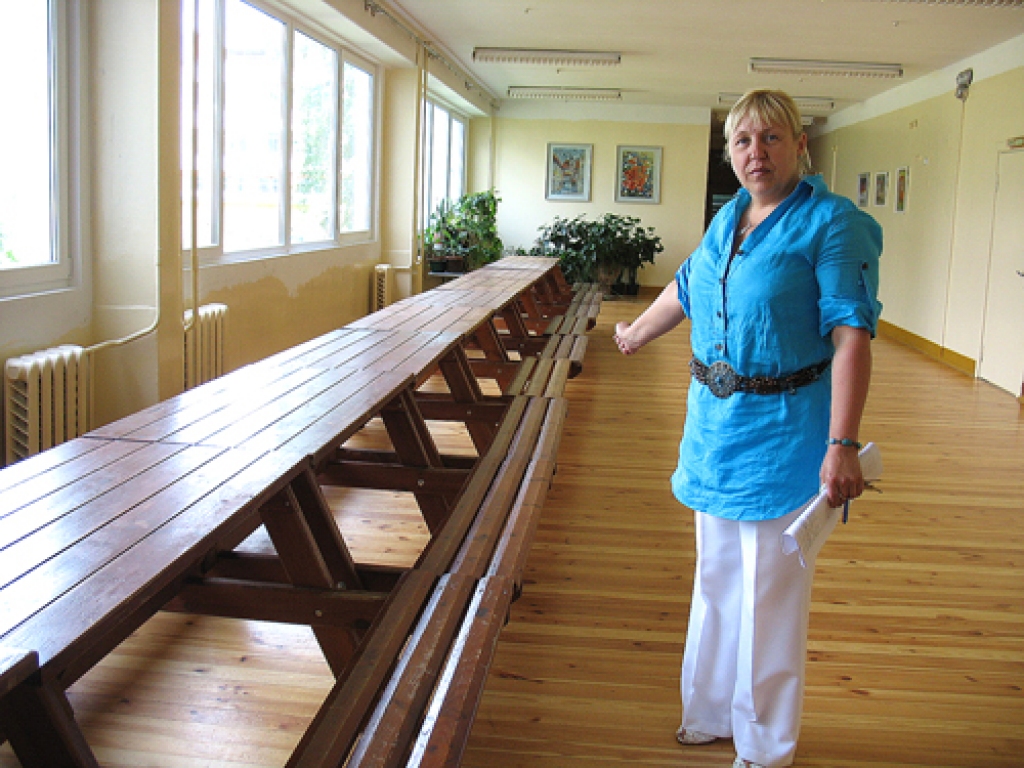 Rīgas 88. vidusskolas saimniecības daļas vadītāja Lilija Pišune pārliecināta, ka skola, Dziesmu un deju svētku dalībniekus gaidot, ir kārtībā. 
Autors: Vilnis Auzāns