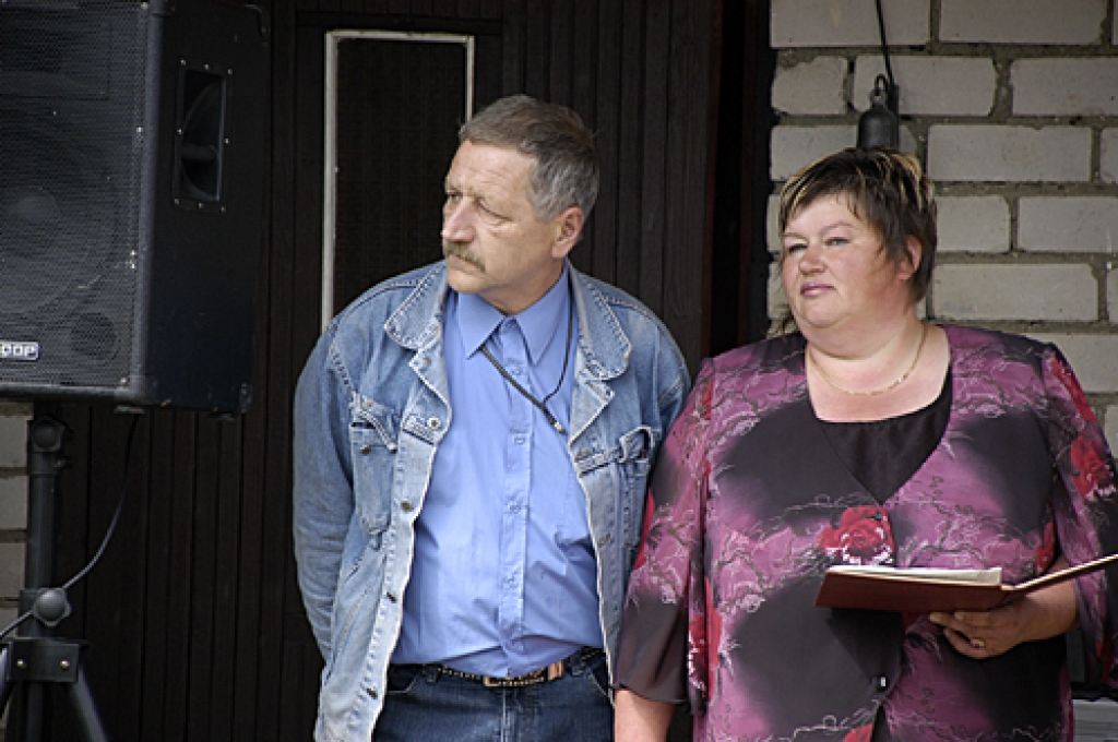 Brunaviešu Ļekūnu ģimene iekārto lauku sētu, domājot par līdzekļu ekonomisku  izmantošanu.
Autors: Ivars Bogdanovs