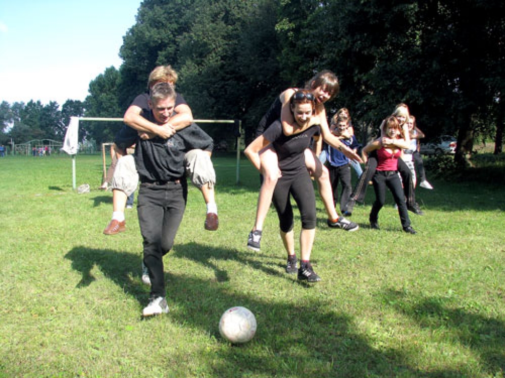 Futbola spēle, nesot pārinieku pičpaunā, ir arī spēka pārbaudījums.
Autors: Juris Iļņickis