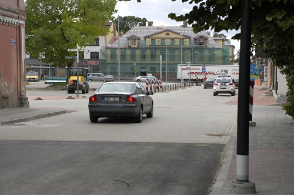 Atjaunota transporta kustība Bauskā, Pasta ielā un Rīgas ielas posmā no Pasta līdz Kalna ielai. 
Autors: Ivars Bogdanovs