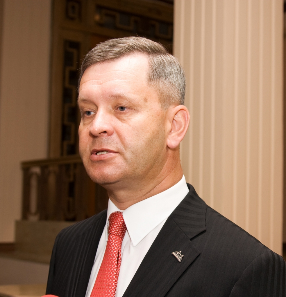 Finanšu ministrs Atis Slakteris uzsver: „Strādājot pie nākamā gada budžetaun pārmaiņām nodokļu politikā, ir nepieciešams plašas konsultācijas, iesaistot arī uzņēmējus un ekspertus reģionos, jo tikai ar savstarpēji atbildīgu dialogu sekmēsim pārdomātu lēmumu pieņemšanu. Finanšu forums ir platforma, kur tiek gaidīti viedokļi, lai rastu risinājumus un priekšlikumus valdības rīcībai”. 
Autors: FM foto