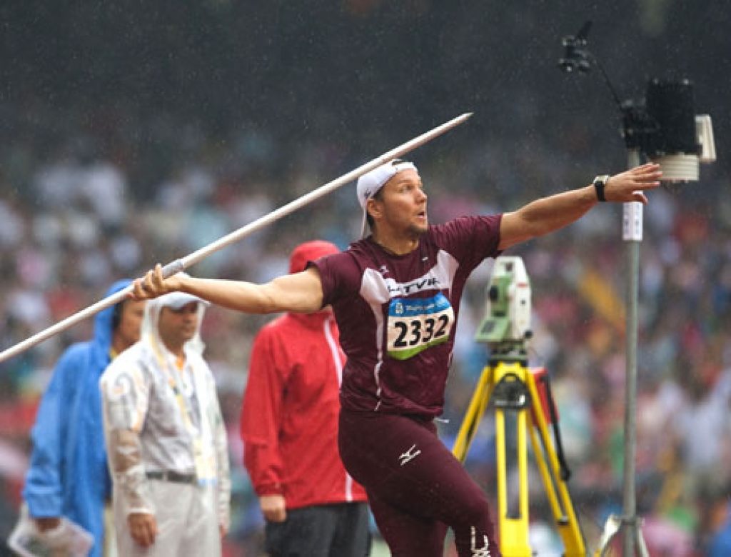 Pekinas olimpiskajā stadionā Aināram Kovalam kvalifikācijas sacensībās veiksmīgs bija 3. metiens, kas nodrošināja finālā.
Autors: Aivars Liepiņš