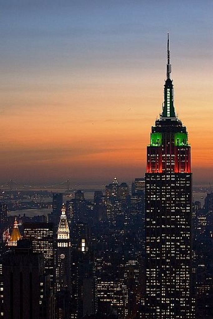 Empire State Building torņa ziemeļu siena Ņujorkā šonakt būs izgaismota Latvijas karoga krāsās.
Autors: no www.esbnyc.com