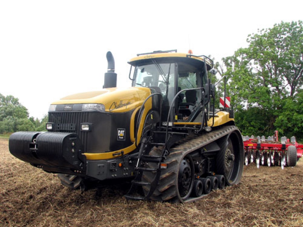 Traktora «Challenger» gumijas kāpurķēdes mazāk sablietē augsni.
Autors: Juris Iļņickis