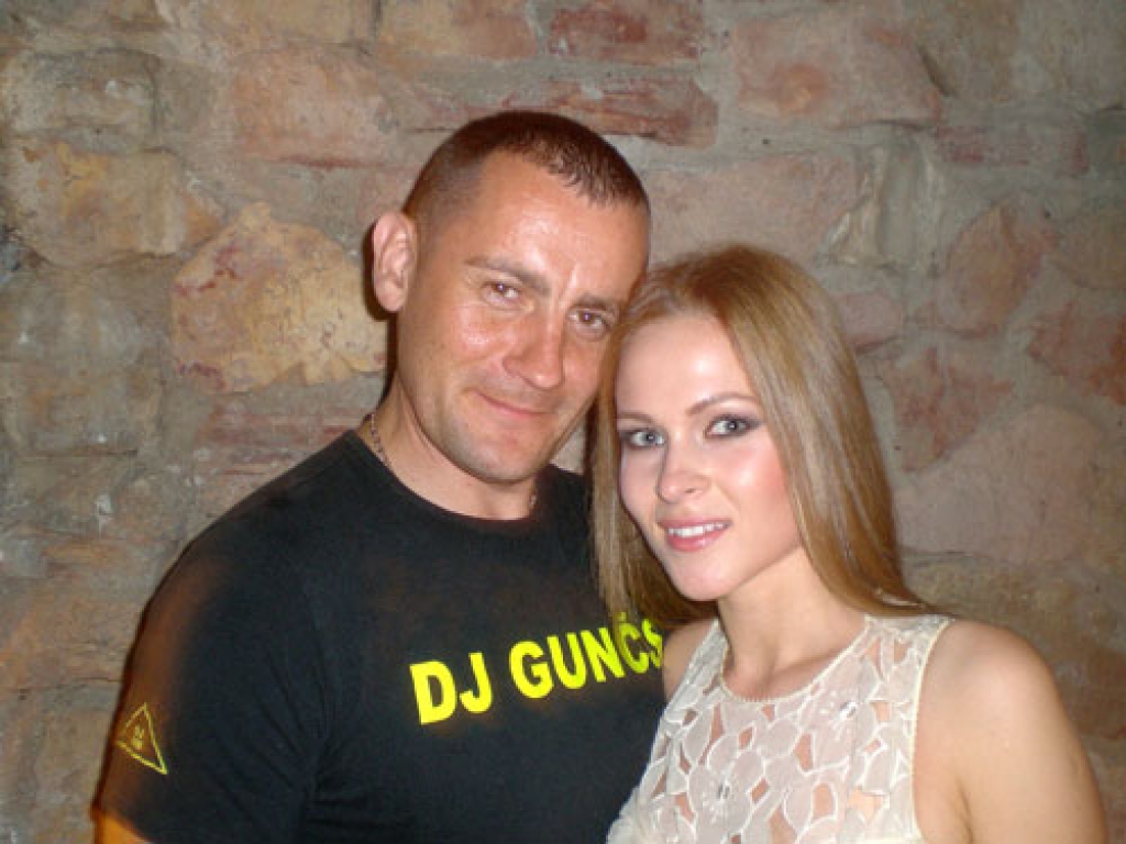 DJ Gunčs, īstajā vārdā Guntars Simanovičs,  pozē kopā ar ar Lily.
Autors: Kristaps Ābelnieks
