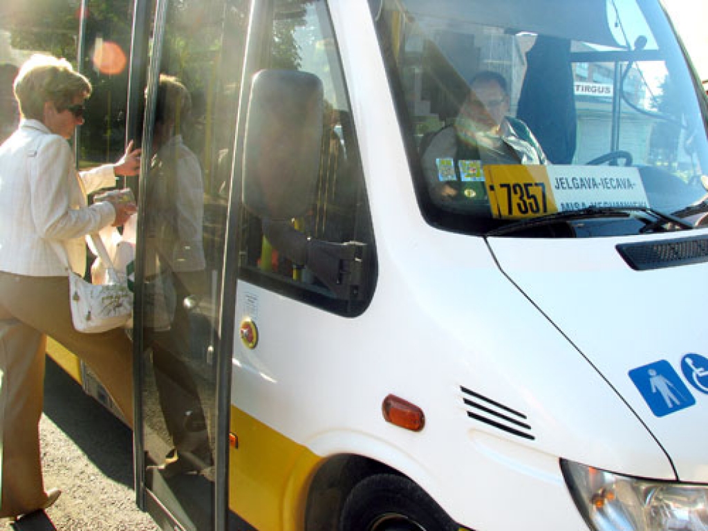 Diemžēl no 1. septembra vietējie lauku ļaudis vairs nevarēs aizbraukt uz darbu ar Jelgavas autobusu parka nodrošināto sabiedrisko transportu.
Autors: Juris Iļņickis
