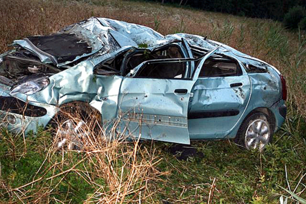 Vecumniekos avarējusī automašīna - pilns skats tuvplānā.
Autors: Artūrs Enkurs