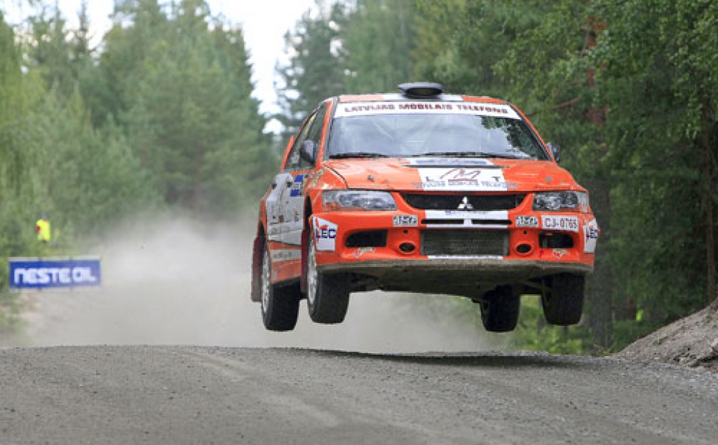 Anda Neikšāna/Pētera Dzirkala ekipāža trasē pasaules čempionāta autorallijā   Somijas posmā «Neste Oil Rally Finland».
Autors: Raimonds Volonts, www.v4motors.lv