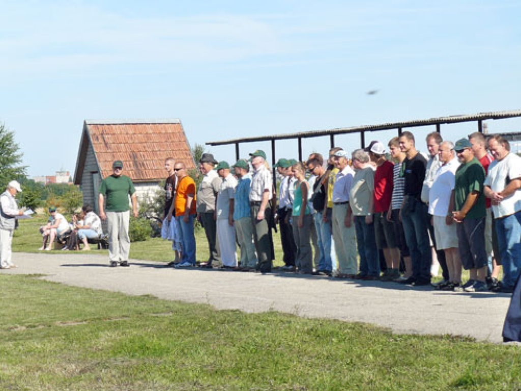 Tradicionālajā atklāšanas parādē mednieki saņem instruktāžu par sacīkšu norisi.
Autors: Sandra Danosa