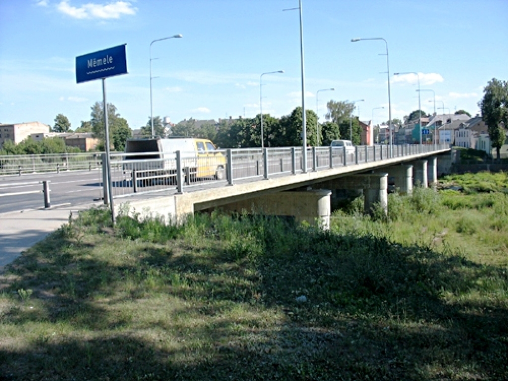 22. augustā plkst. 21 Mēmeles tiltu pār Bausku izgaismos desmitiem lampiņu. 
Autors: Vilnis Auzāns