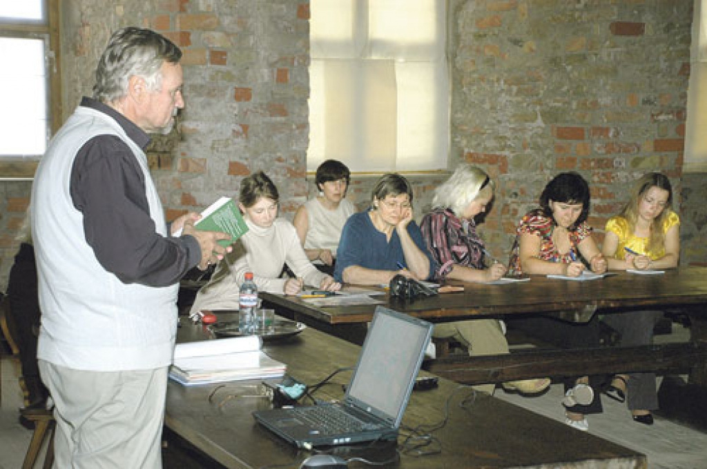 Andris Rubenis, filozofijas doktors, Latvijas Mākslas Akadēmijas profesors un docētājs Latvijas Universitātē, Bauskas pilī lasīja lekciju par galma veidošanos un tā nozīmi varas struktūrās. 