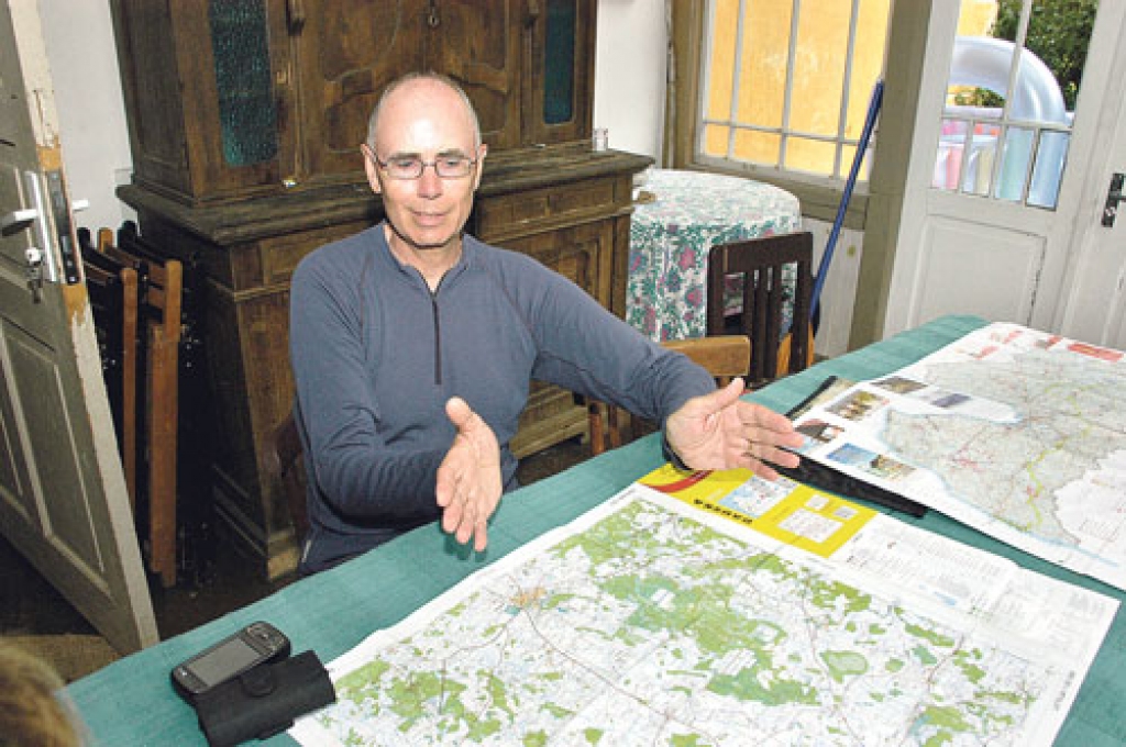 Greiems Andersons atzīst: «Ceļotājam Latvijas laukos dažreiz ir grūti atrast ēdienu un naktsmājas.» 