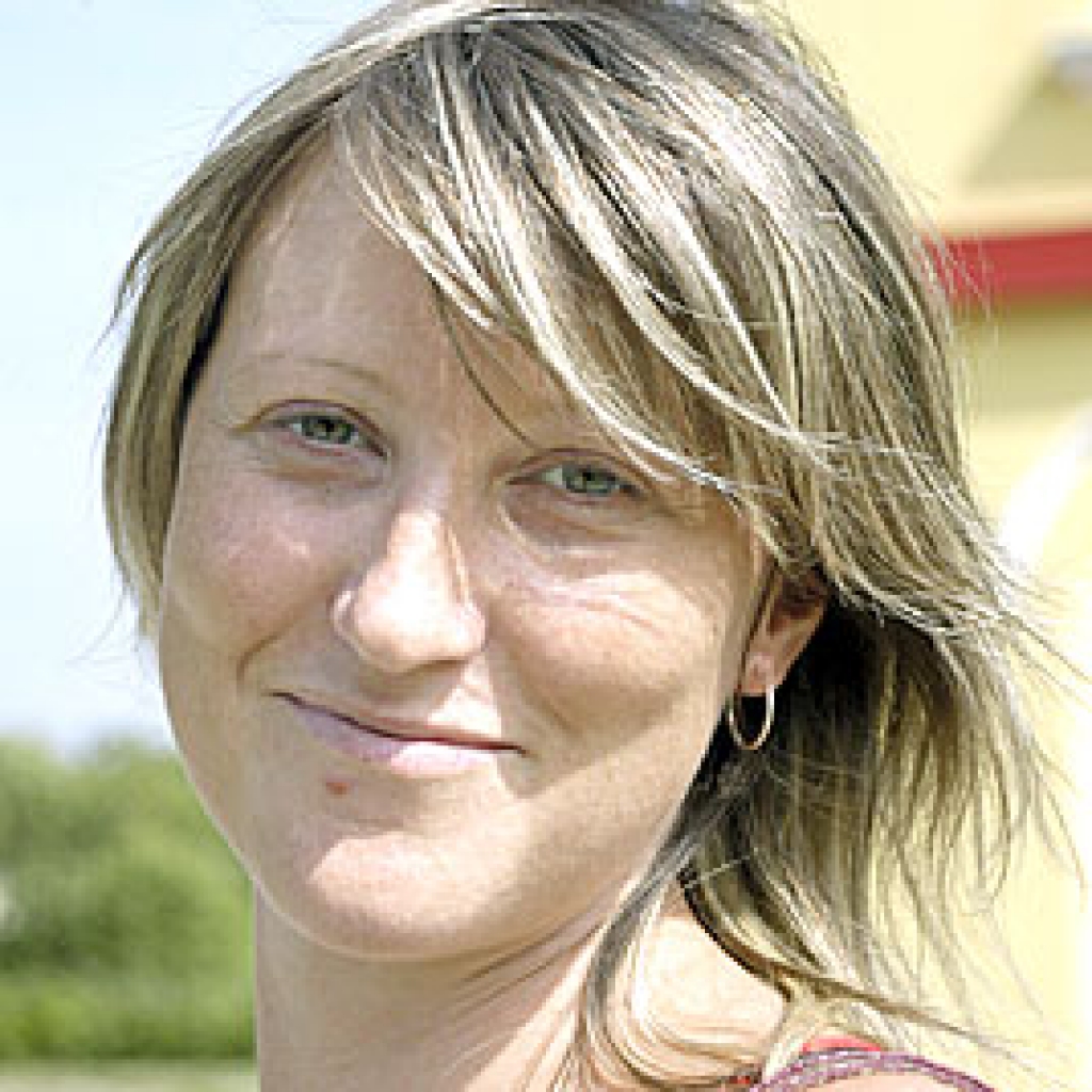 DAIGA OZOLIŅA,  mājsaimniece: «Protams. Pērkam grāmatas, kuras ir tik ļoti dārgas. Jau visu vasaru gatavojamies septembrim.»