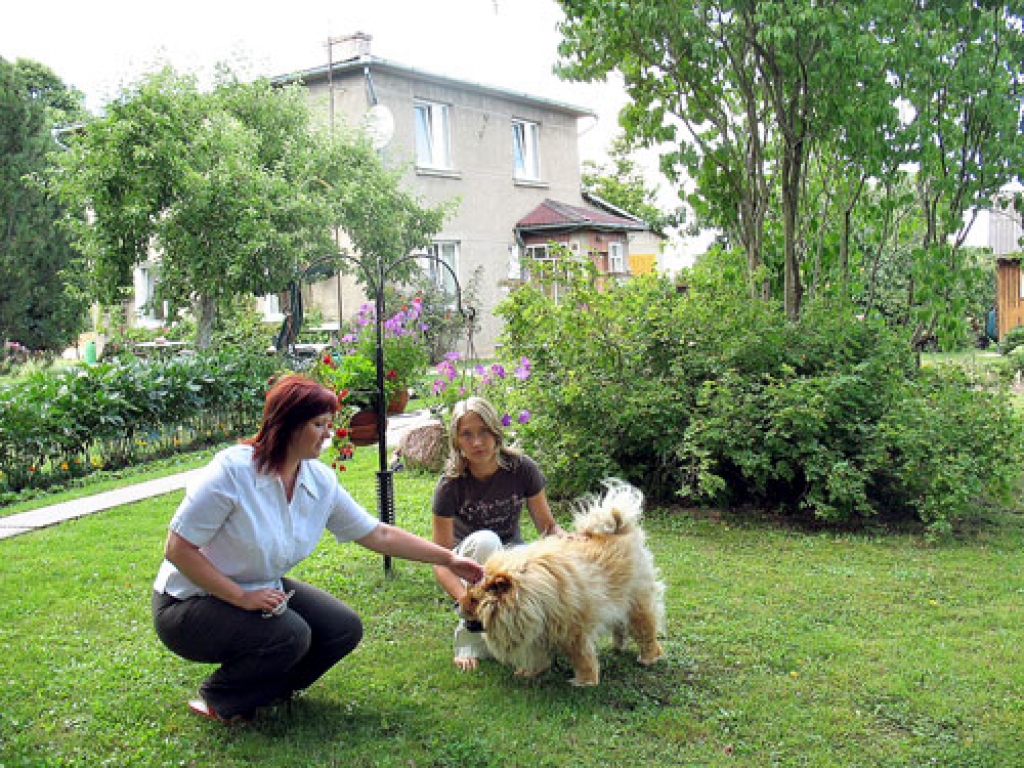 Ineta Hermane ar meitu Sintiju un ģimenes mīluli Eiru. 