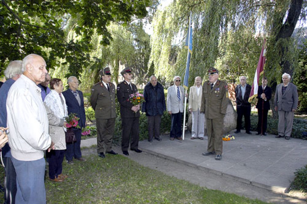 Ap divdesmit cilvēku svētdien, 14. septembrī, pulcējās piemiņas vietā, lai godinātu 1944. gada Bauskas aizstāvēšanas kauju dalībniekus.
Autors: Ivars Bogdanovs