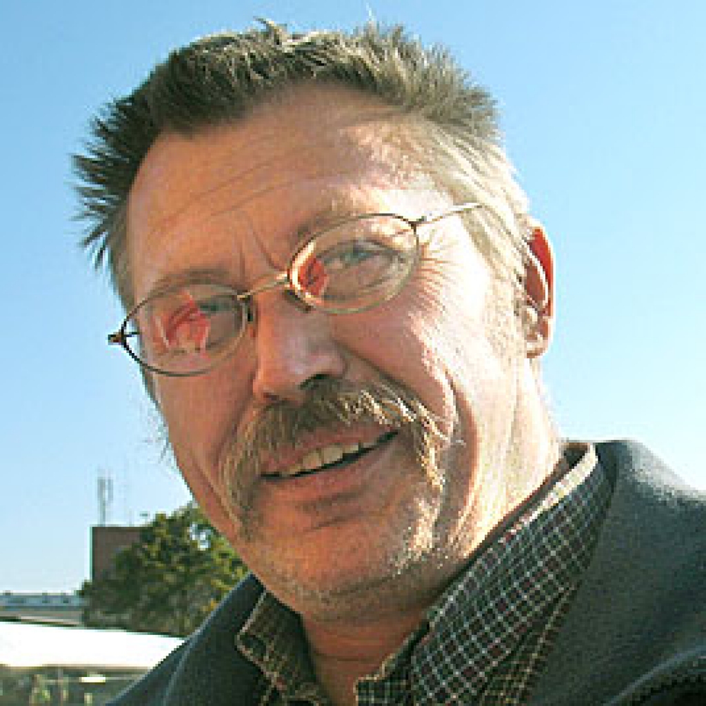 NORMUNDS  ROTŠTEINS,  atslēdznieks: «Jārunā. Ja valdība nevar izpildīt solījumus, tai jāpadzīvo ar iztikas minimumu.»