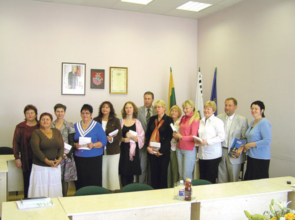 Baiba Tormane (ceturtā no kreisās) un Anda Rācenāja (piektā no kreisās) pieņemšanā Šilutes pilsētas pašvaldībā.