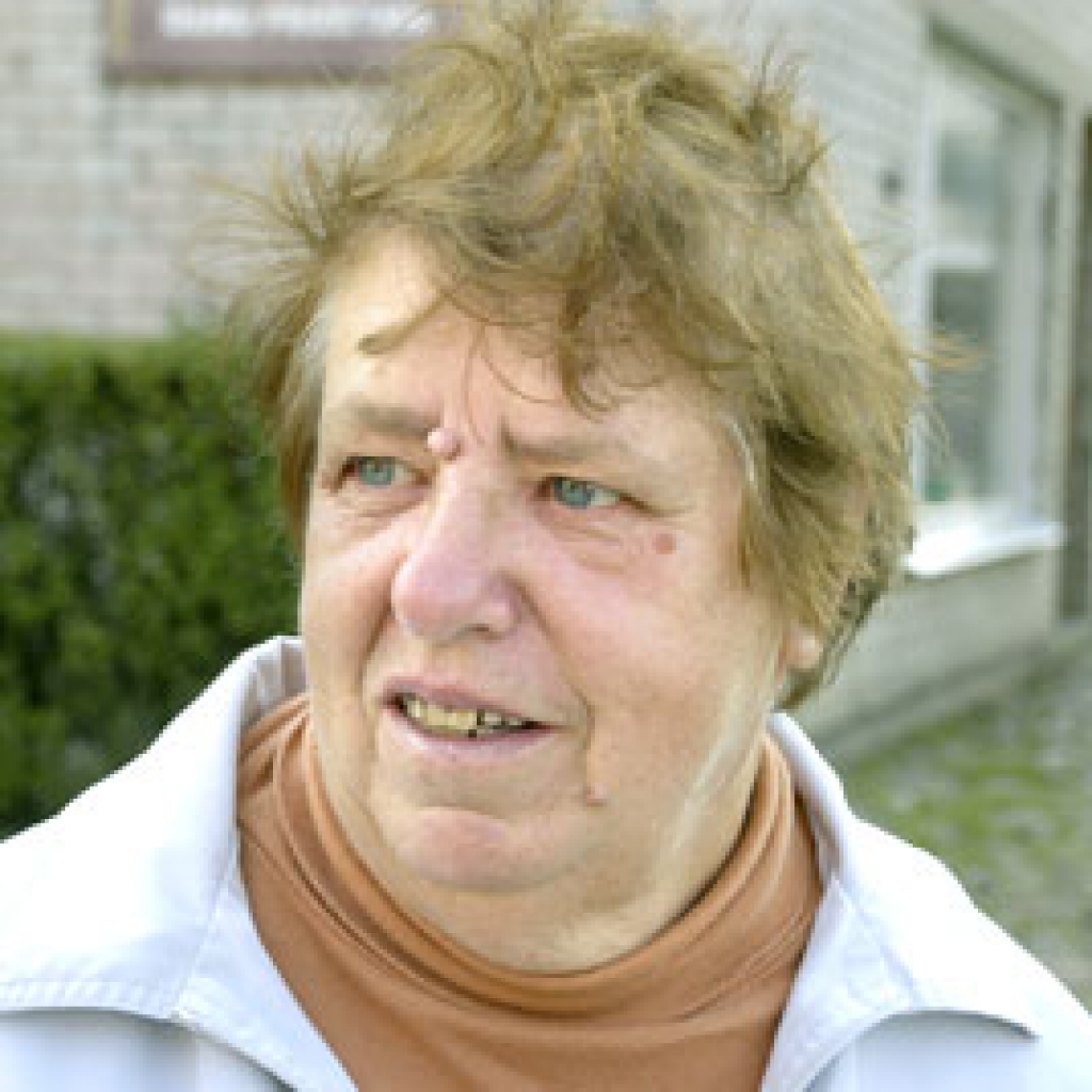 JANĪNA ARSMENIECE,  pensionāre: «Biju Bārbeles mežā sēnēs, neko daudz nesalasīju. Ozolaines pusē cilvēku bija vairāk nekā beku.»