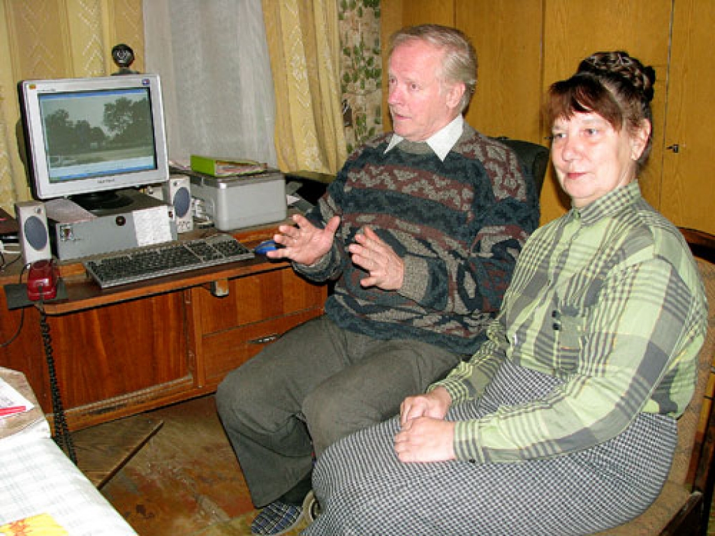 Braucieni pēc dienišķās pārtikas esot Vecumnieku ļaužu ierastākie ceļojumi uz Rīgu, Bausku un Lietuvu, stāsta pensionārs Stasis Uzāns ar dzīvesbiedri Līviju Ērgli.
Autors: Juris Iļņickis