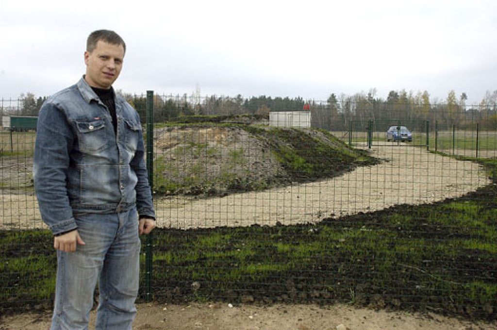 Vladimirs Skvorcovs, Iecavas novada Domes kapitālās celtniecības galvenais speciālists, teic, ka atslēgas no attīrīšanas iekārtām «Ziemeļi» būvnieki nodos pēc objekta nodošanas-pieņemšanas akta uzrakstīšanas.
Autors: Ivars Bogdanovs