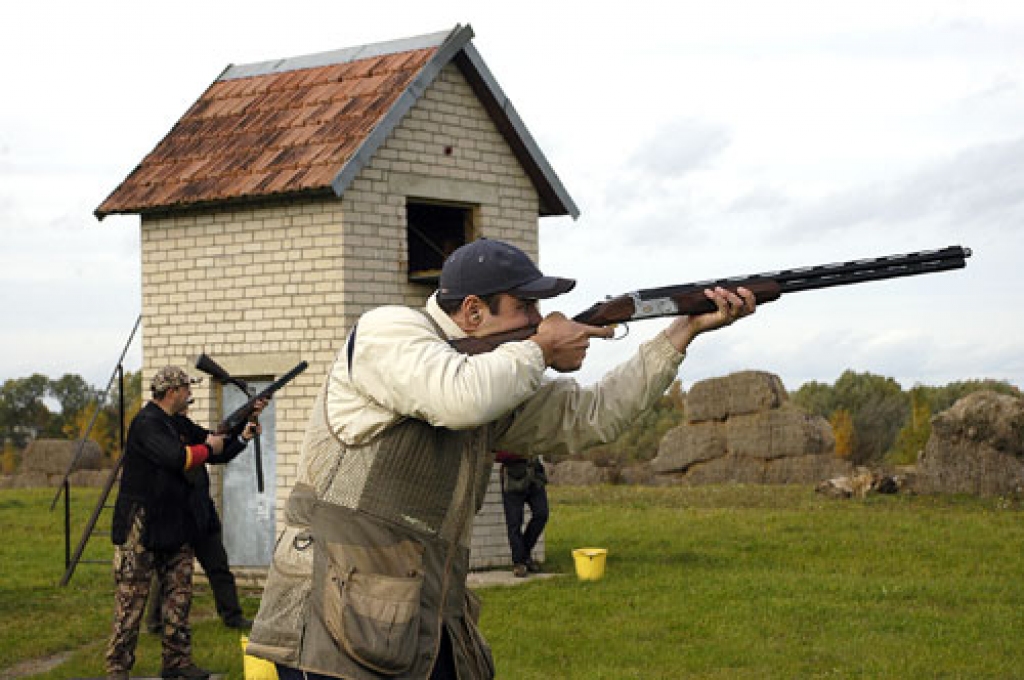 «Bauskas zemgaļu» šāvējs Dainis Upelnieks sezonas noslēguma sacensībās viens pārstāvēja Upelnieku ģimeni, kurā labi šāvēji ir arī viņa divi brāļi un tēvs.
Autors: Ivars Bogdanovs