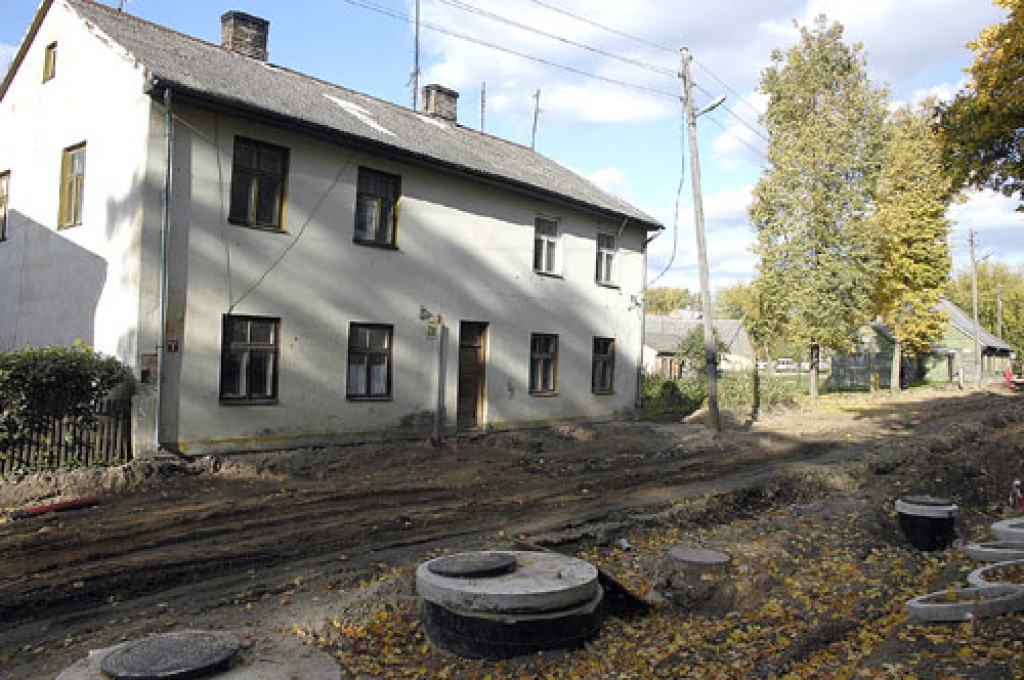 Rekonstruējot Plūdoņa ielu posmā no Slimnīcas līdz Salātu ielai, tiek mainītas arī visas pazemes komunikācijas. 
Autors: Ivars Bogdanovs