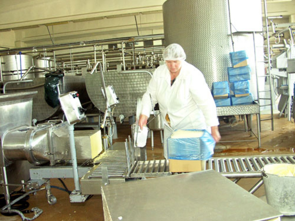 Akciju sabiedrība «Bauskas piens» 3. oktobrī pārtraukusi ražošanu, par to iepriekš neinformējot izejvielas piegādātājus un Stelpes pienotavas darbiniekus. 
Autors: no «Bauskas Dzīves» arhīva