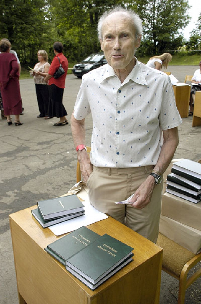 Grāmatas «Tēvzemes arāju cilts» redaktors Artūrs Apinis.
Autors: no «Bauskas Dzīves» arhīva