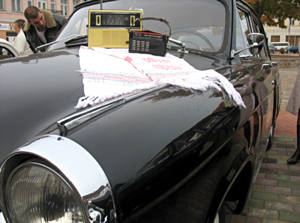 Atribūti atbilstoši laikmetam – retro radioaparāti translēja runu, kas veltīta Uzvaras Lielajā tēvijas karā 30. gadadienai.
Autors: Vilnis Auzāns