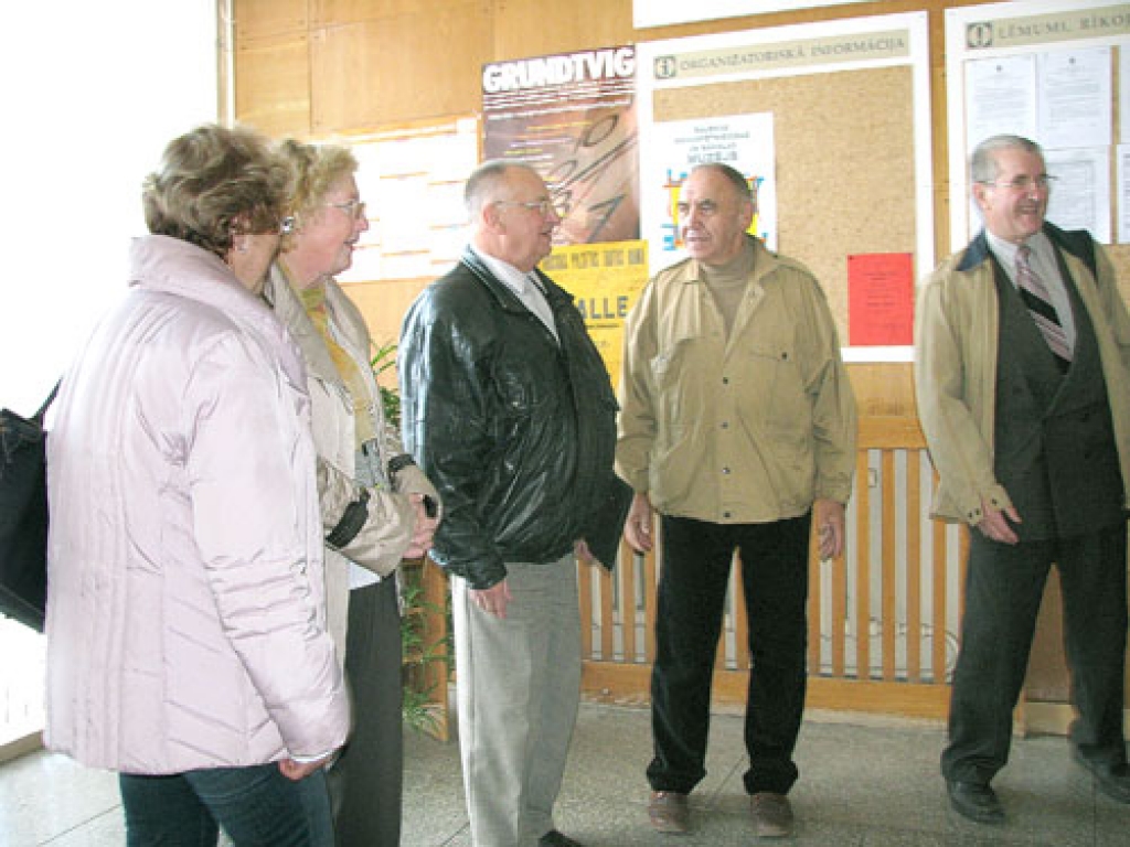 Tautfrontieši Ināra Bedānova, Emerita Buķele, Ilgars Krauze, Agris Arnītis un Stepans Drozdovs aicina atcerēties un izvērtēt Atmodas laika notikumus.