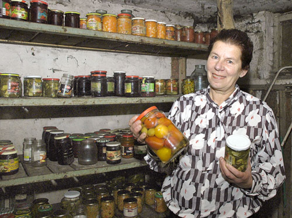 Vislielākā aizraušanās jubilārei ir konservēšana – katru rudeni tiek piepildīts pilns pagrabs. 