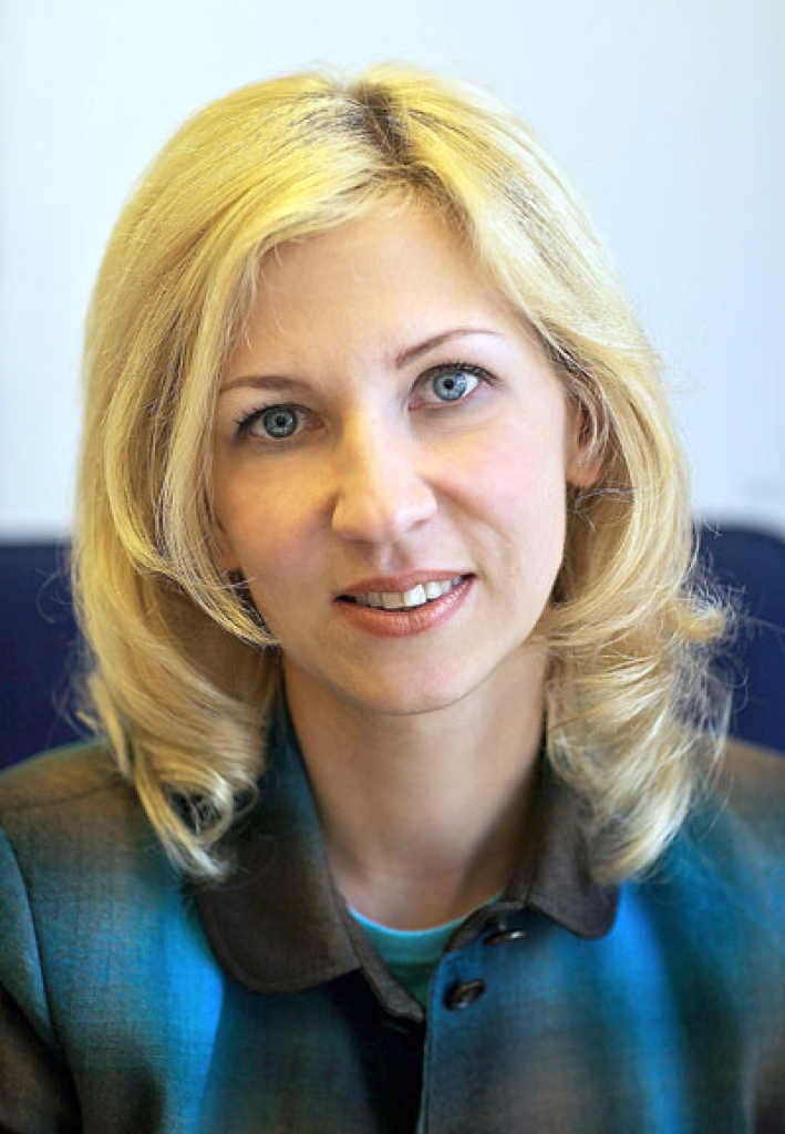 Inga Šīna, Rietumu bankas viceprezidente, atbalsta bērnunamu «Annele» un ir to apmeklējusi.