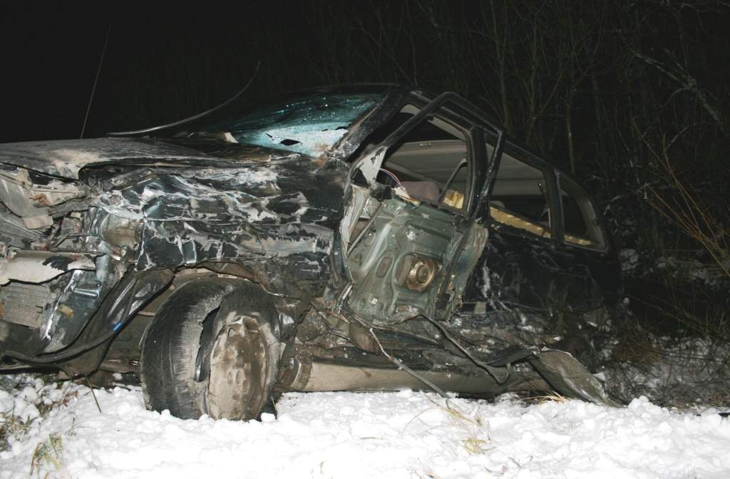  Trešdien, 19. novembrī, ap plkst. 18.20 ceļa posma Ķekava – Skaistkalne 24. kilometrā sadūrās pretimbraucošās vieglās automašīnas «Mazda» un «Mitsubishi». Pēc apdzīšanas manevra «Mazdas» vadītājs nenovaldīja auto un notika sadursme.
Autors: Artūrs Enkurs
