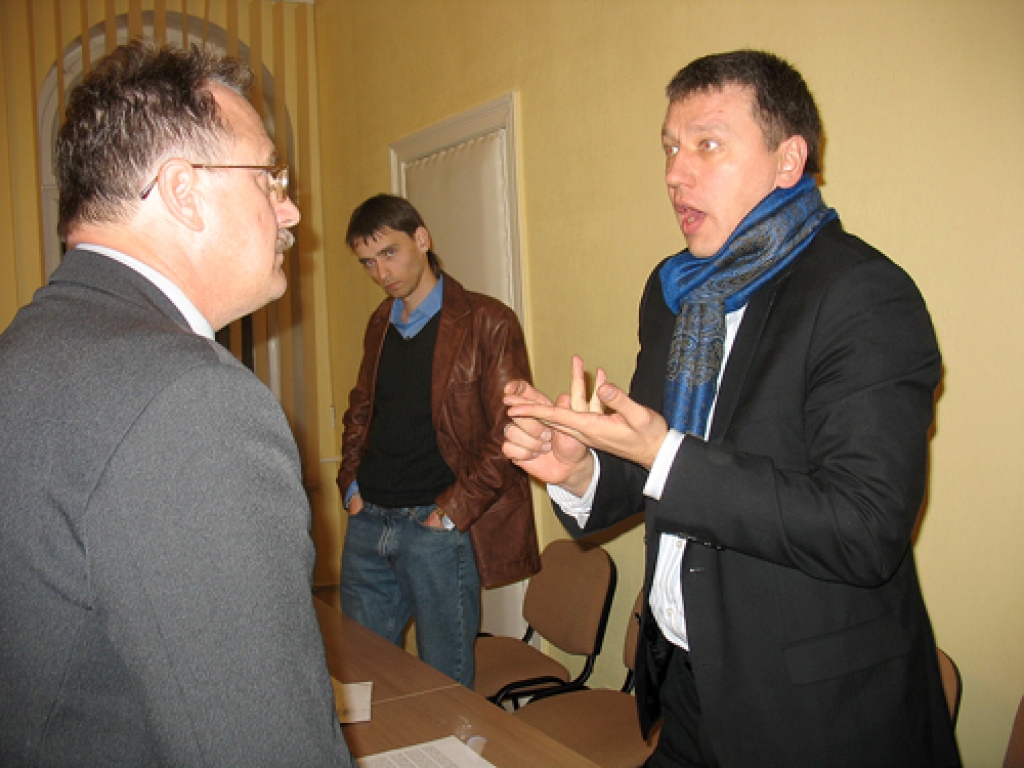 SIA «Aips» vadītāja Ulda Koluža (no kreisās) un Autotransporta direkcijas sabiedriskā transporta daļas vadītāja Andriana Ļublina strīdu Administratīvā rajona tiesa izšķīra par labu lauku pasažieru pārvadātājiem. Taču tiesvedība ar šo lēmumu visticamāk nebeigsies. 
Autors: Vilnis Auzāns