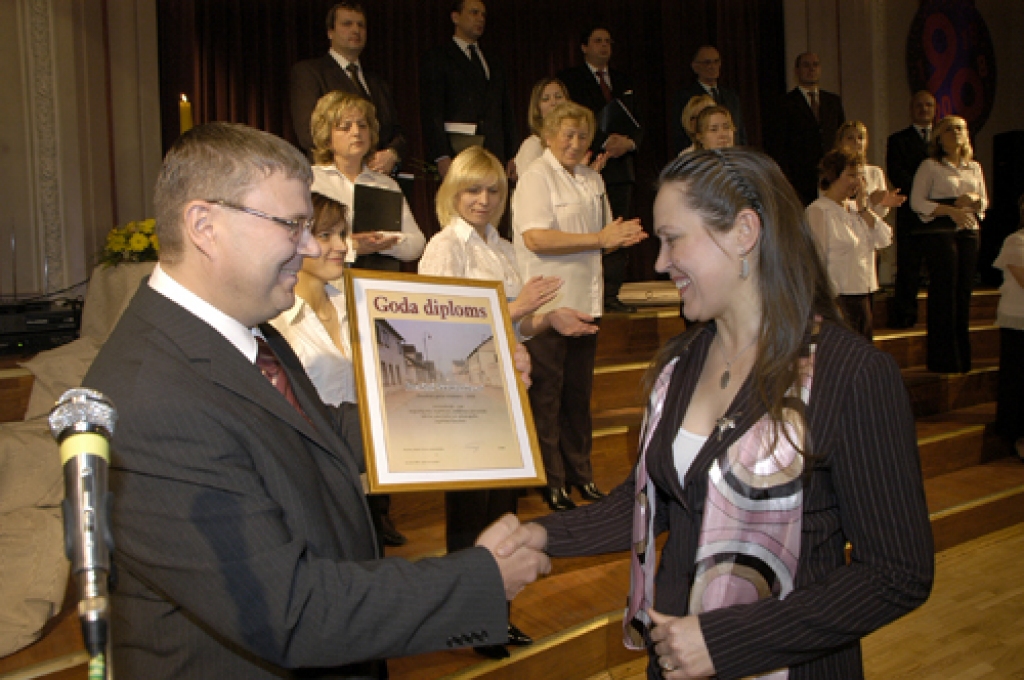 Pašvaldības goda nosaukumu «Gada cilvēks» saņēma uzņēmēja Benita Svareniece.
Autors: Ivars Bogdanovs