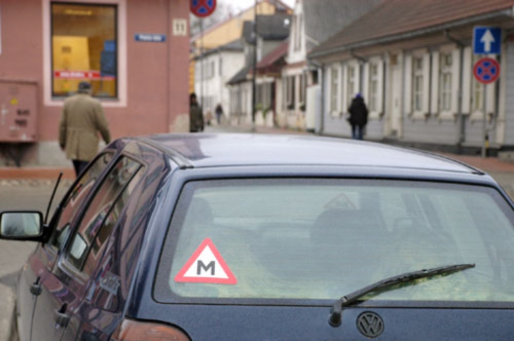 Pie mācību auto stūres nāksies sēsties, ja nepatīk braukt kārtīgi, ievērojot noteikumus.
Autors: Ivars Bogdanovs