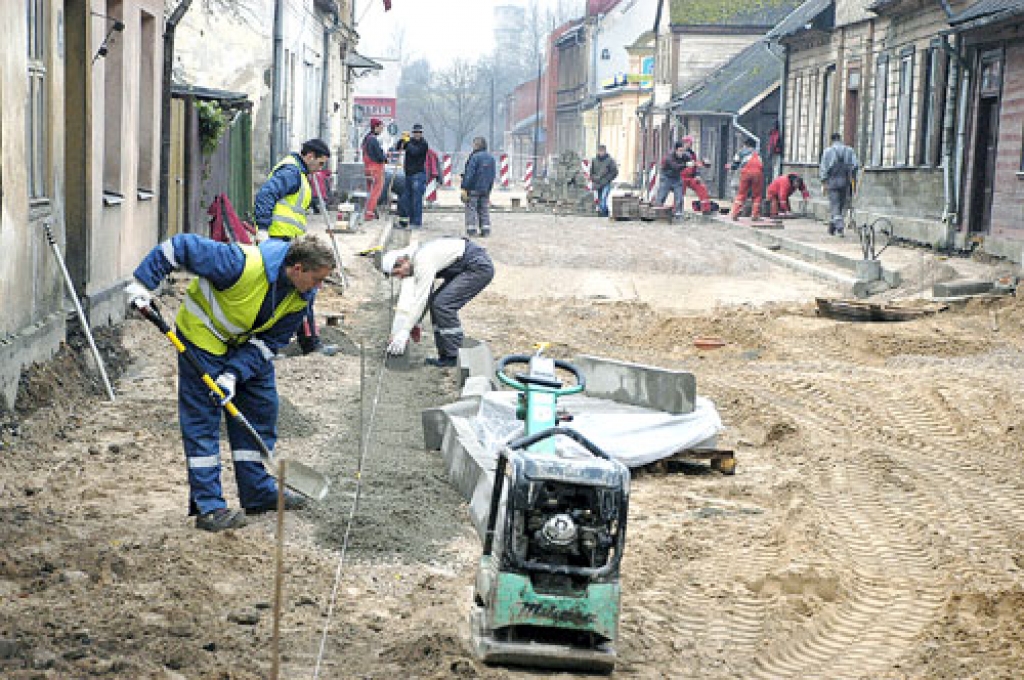 SIA «Asfalts plus» pēdējās nedēļās Rīgas ielā strādā īpaši centīgi.
Autors: Ivars Bogdanovs