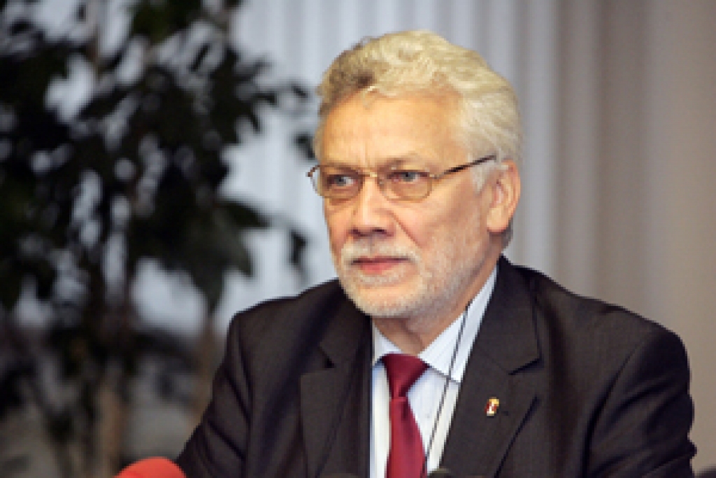 Inesis Feiferis 
Autors: AFI