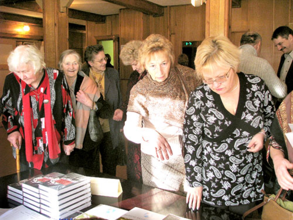 Dalībnieku reģistrācija. Pirmā no labās – Bauskas novadpētniecības un mākslas muzeja direktore Baiba Šulce.
Autors: Vilnis Auzāns