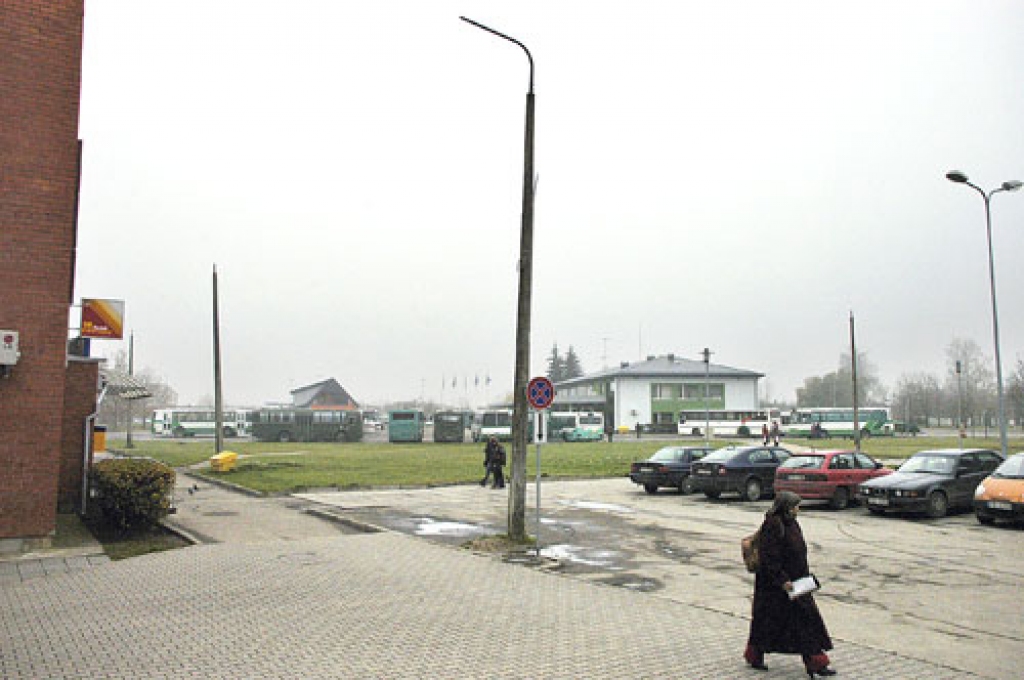 Pamestie stabi pilsētas centrā, pateicoties baušķenieku vērībai, drīz varētu tikt novākti.