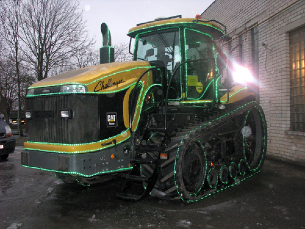 ASV ražotais «Challenger» svētkos ietērpts zaļu spuldzīšu virteņu rotā.
Autors: Juris Iļņickis