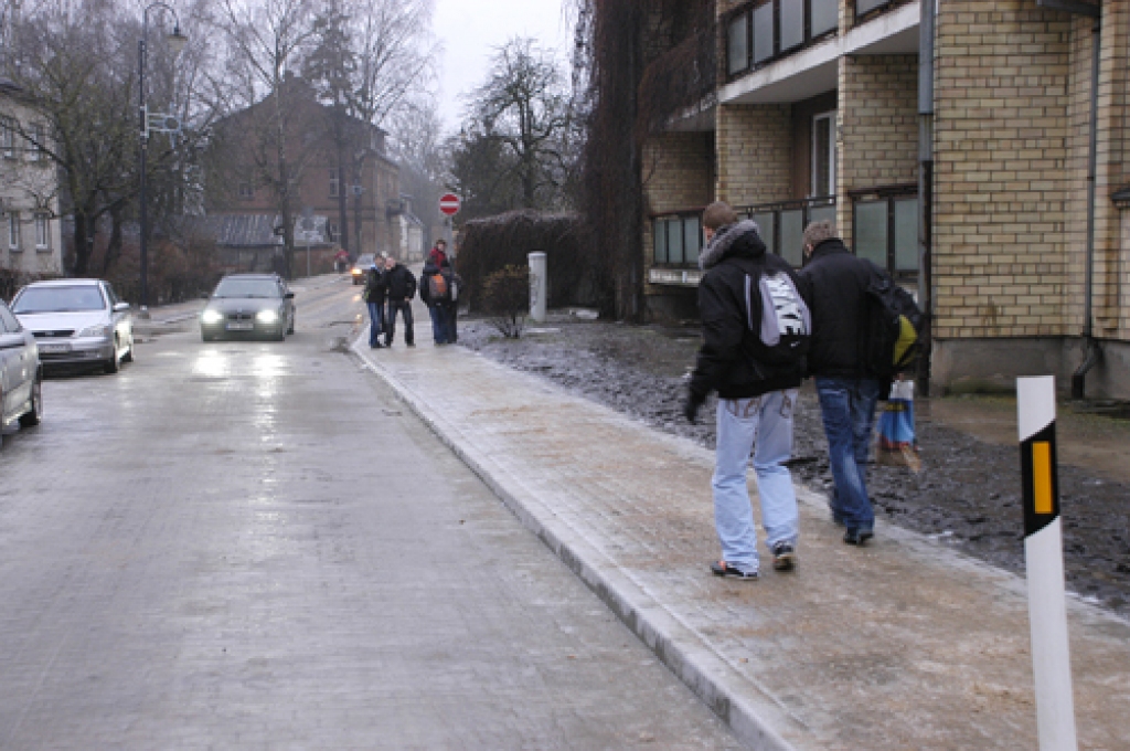Bauskā ielas un ietves ir pārvērtušās par īstām slidotavām. Ļoti jāuzmanās visiem.
Autors: Ivars Bogdanovs