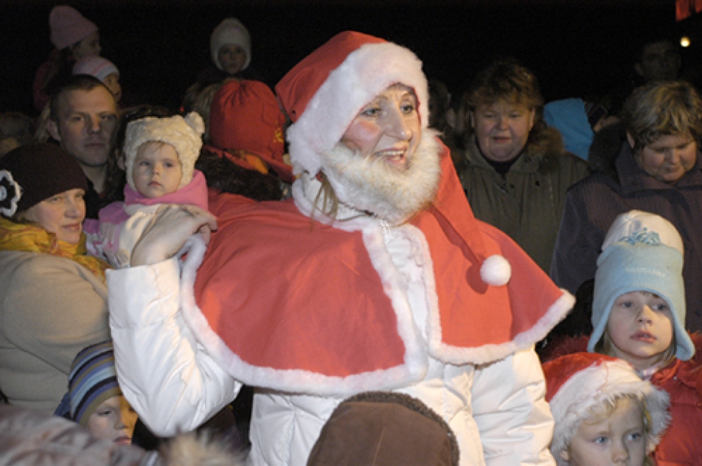 Rūķa tēlā atraktīvi iejutās Iecavas novada kultūras nama mākslinieciskās daļas vadītāja Alma Spale.
Autors: Ivars Bogdanovs