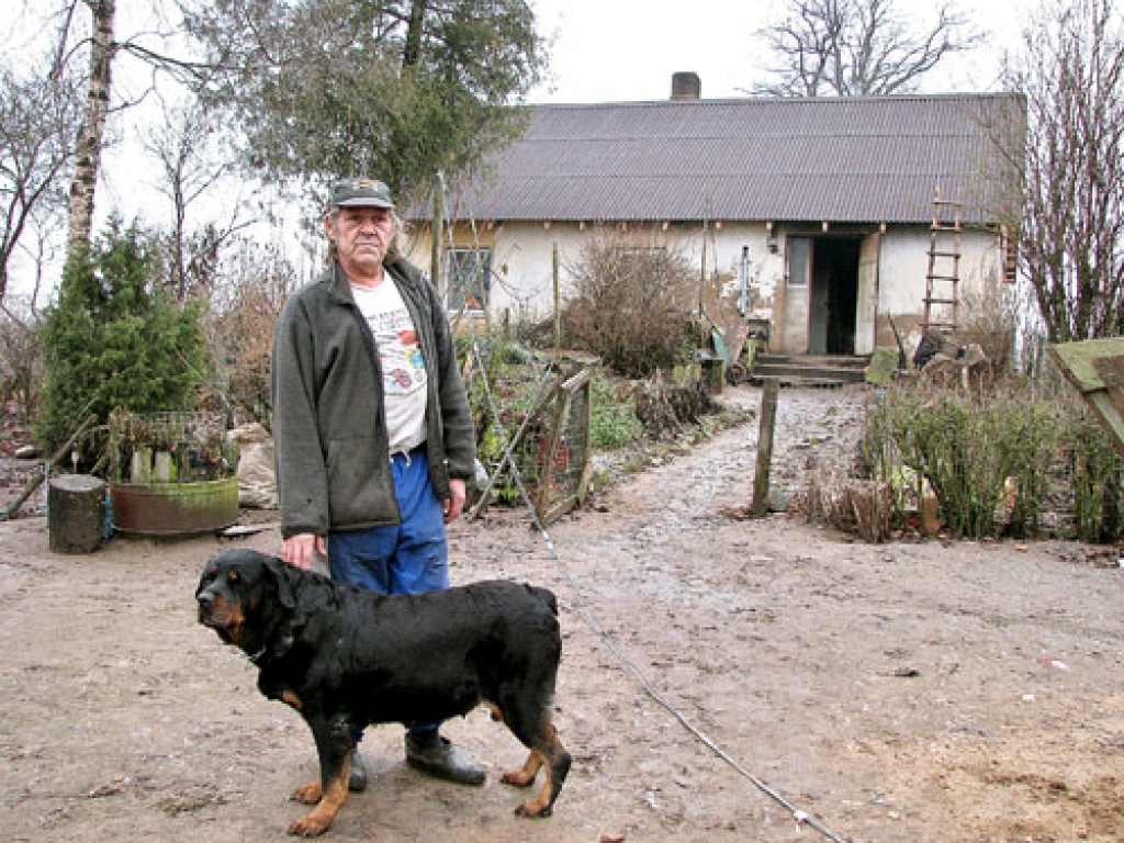 Rotveilera šķirnes kuce Selena ugunsnelaimē izglāba Brunavas pagasta «Veckalniņu» māju saimnieku Juri Tirolu. 
Autors: Juris Iļņickis