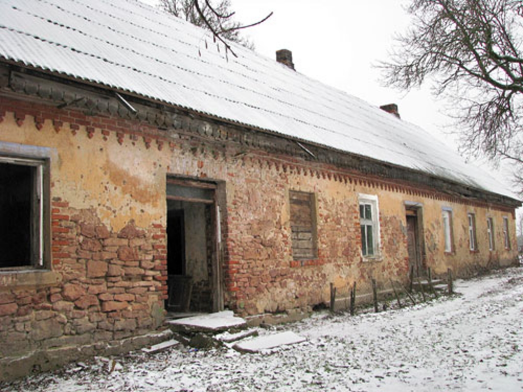 «Aizupiešos» pie Stelpes ceļa netālu no Sarkanās skolas pašlaik valda pamestība. Iespējams, jau šogad sāksies ēkas renovācija, lai tā kļūtu par Iecavas novada sociālo māju.
Autors: Juris Iļņickis