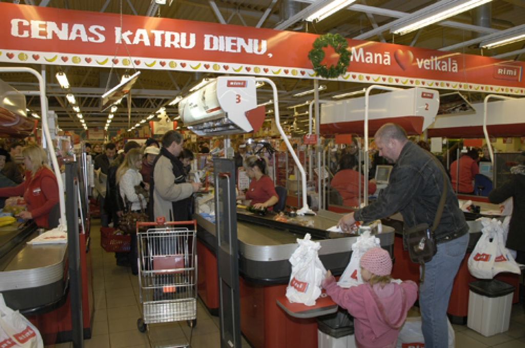 Bauskas pilsētas tirdzniecības centros un tirgos šonedēļ sācies pirmssvētku iepirkšanās drudzis.